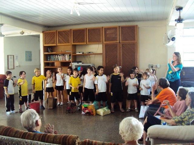 1º ano A realiza doação para Lar de Idosos