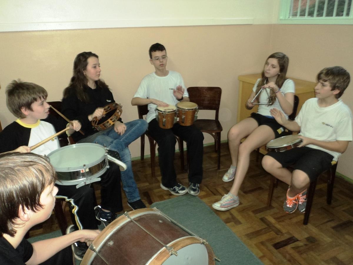 Atividade com instrumentos de percussão