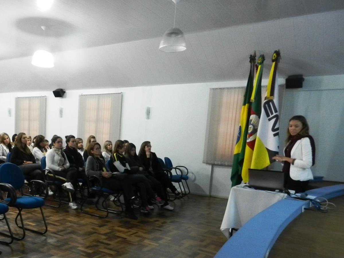 Liga Jovem de Combate ao Câncer visita IENH