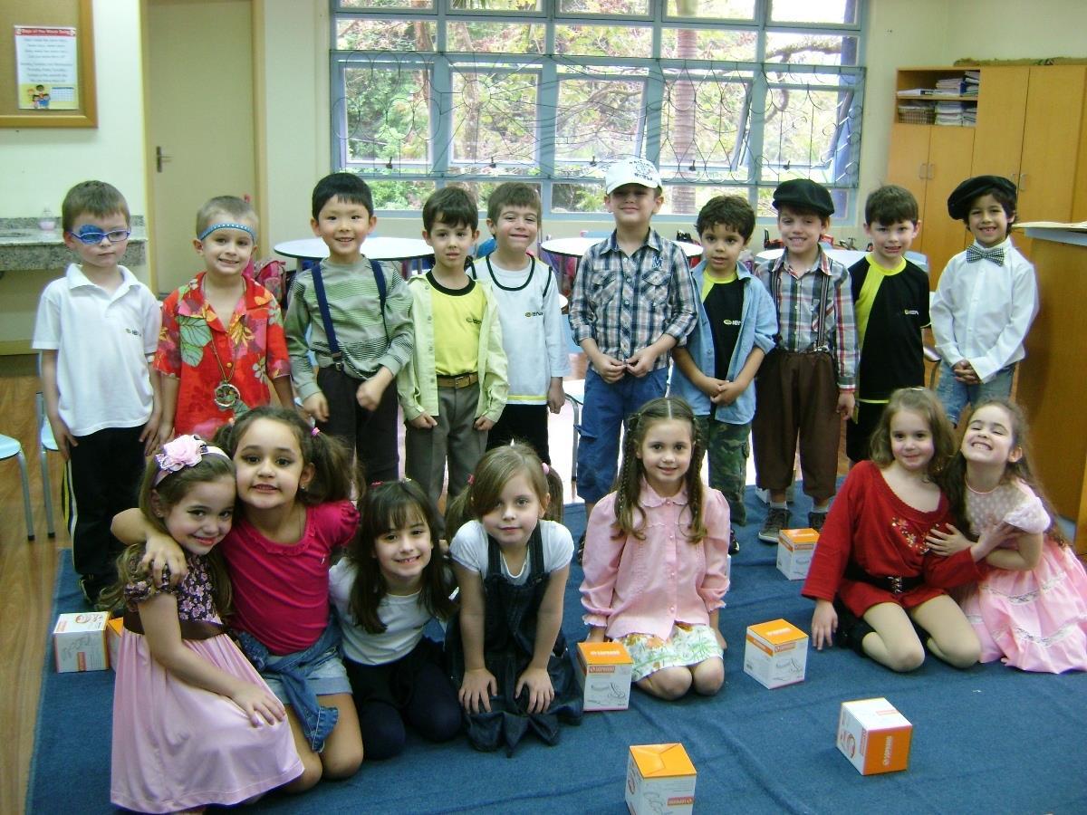 Jogos, músicas e desfiles complementam estudos da Língua Inglesa