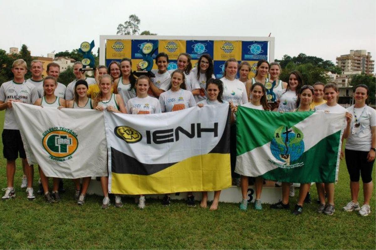 Atletismo da IENH conquista 24 medalhas na ONASE