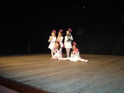 Alunos da Unidade Oswaldo Cruz se apresentam em atividade cultural para idosos