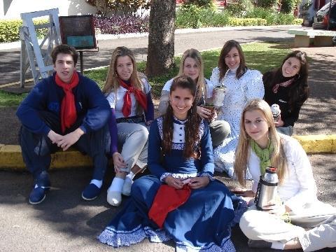 Chimarrão no recreio da Fundação