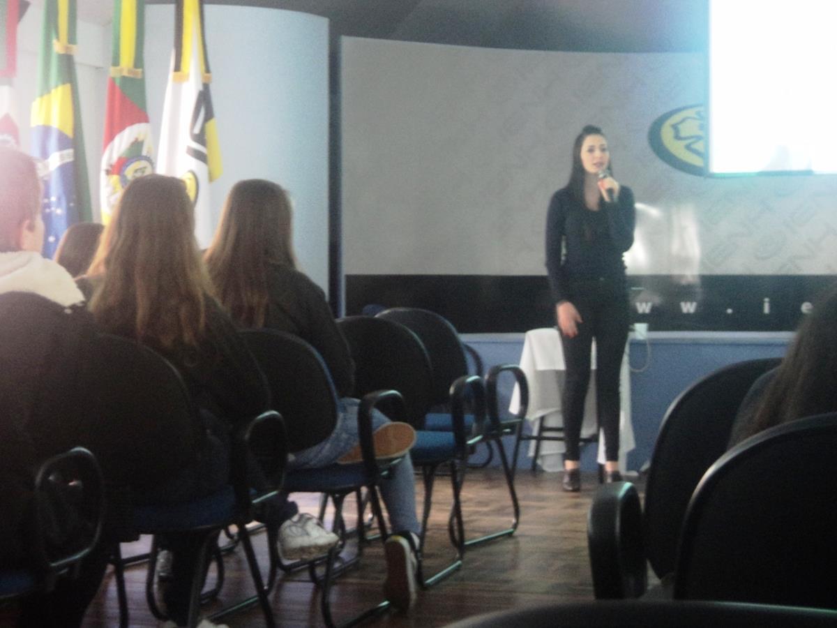 Palestra com aluna de Curso Técnico da IENH