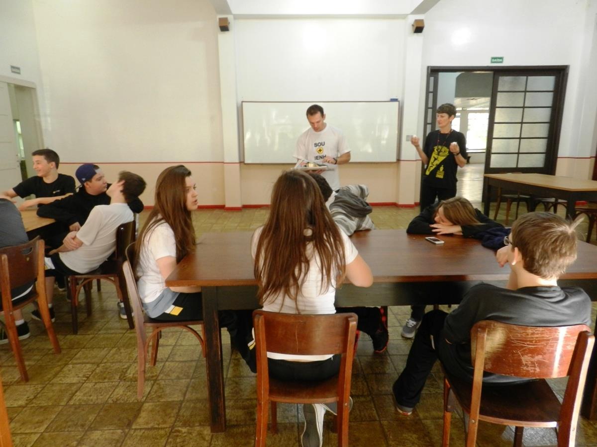 Estudantes das 8ªs séries realizam atividade criativa