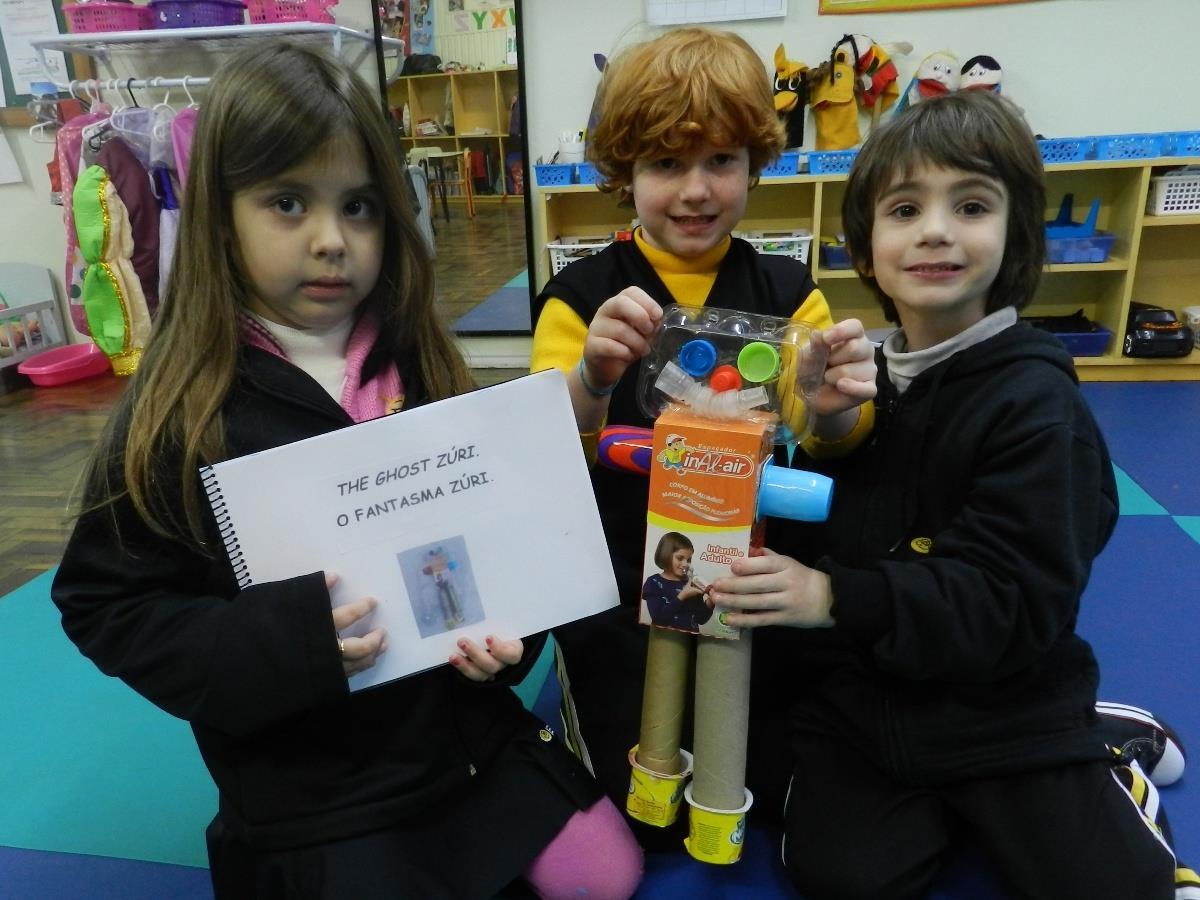 Bonecos de Sucata viram personagens de história