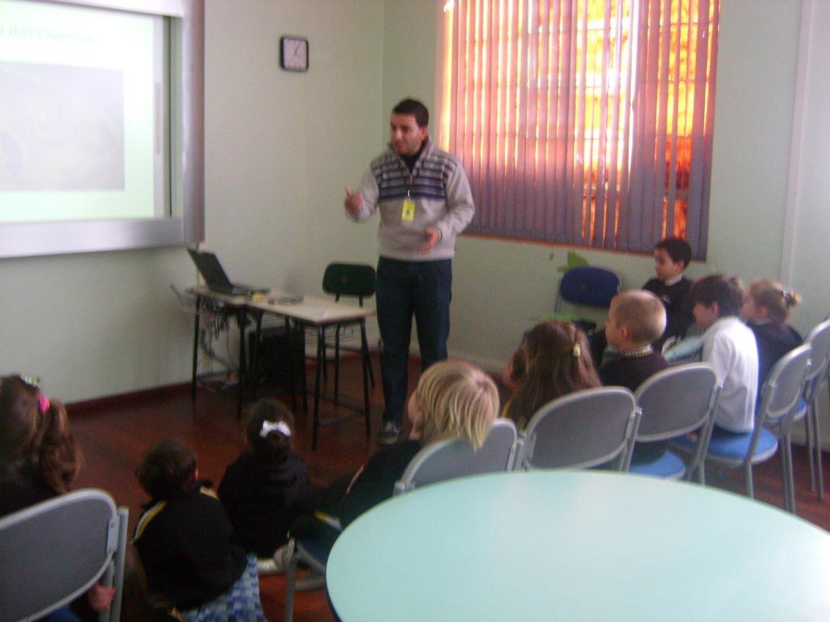 Estudantes do Nível 04 da Educação Infantil estudam sobre Moradias