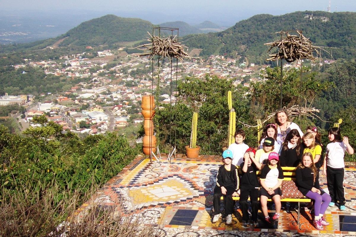 Estudantes do 2º ano visitam Parque dos Mosaicos