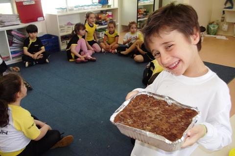 Alunos da Educação Infantil discutem hábitos alimentares na Língua Inglesa