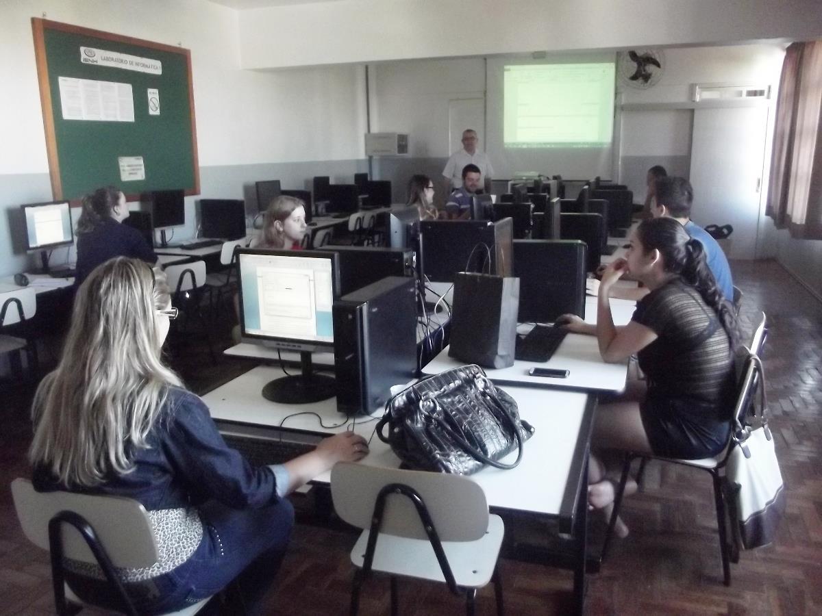 Estudantes dos Cursos Técnicos da IENH realizam oficina de Preparação para o TCC