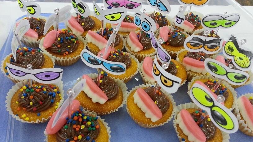 Turma da Unidade Oswaldo Cruz em atividades monstruosas