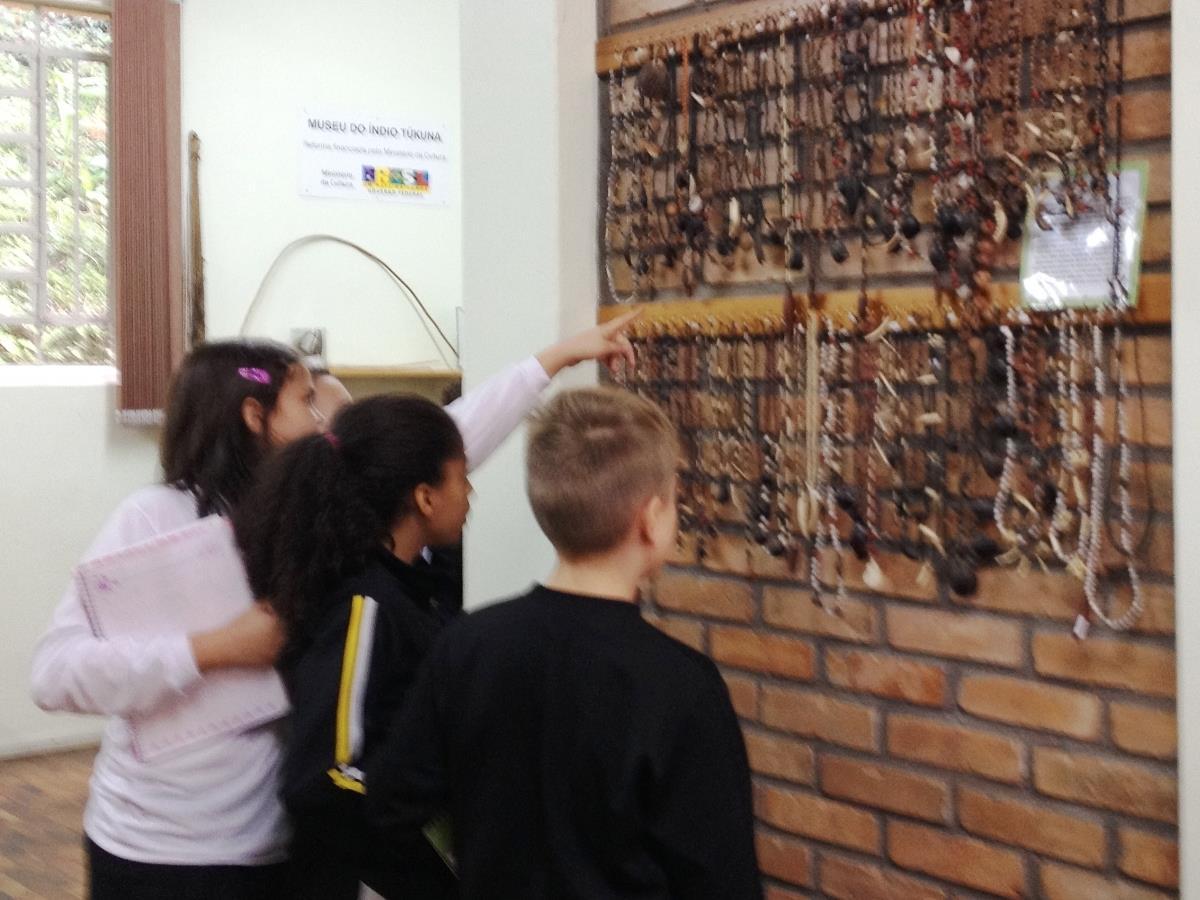Turmas de 5º ano visitam o Museu do Índio Tükuna
