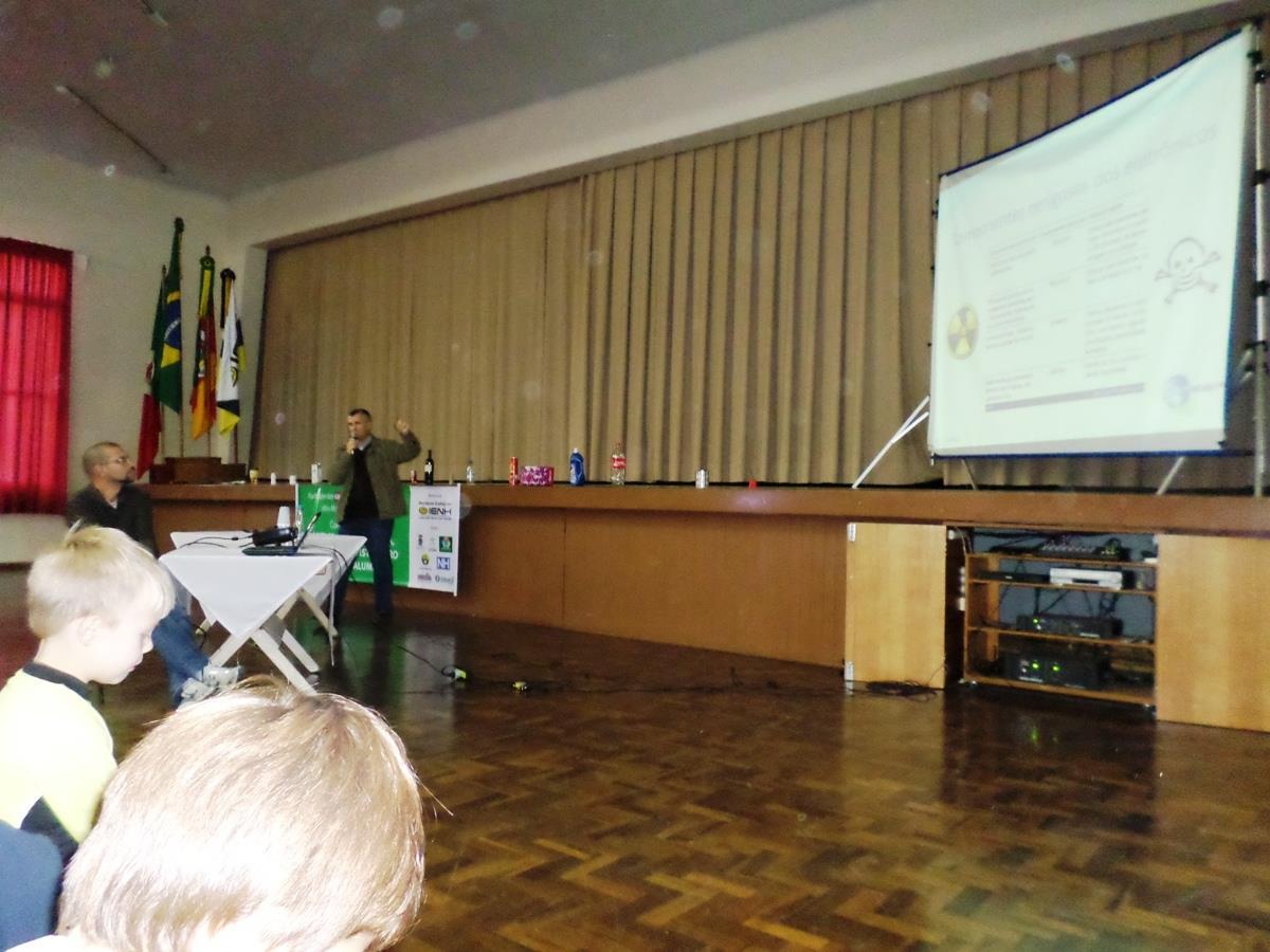 Estudantes assistem Palestra sobre Resíduos Eletrônicos