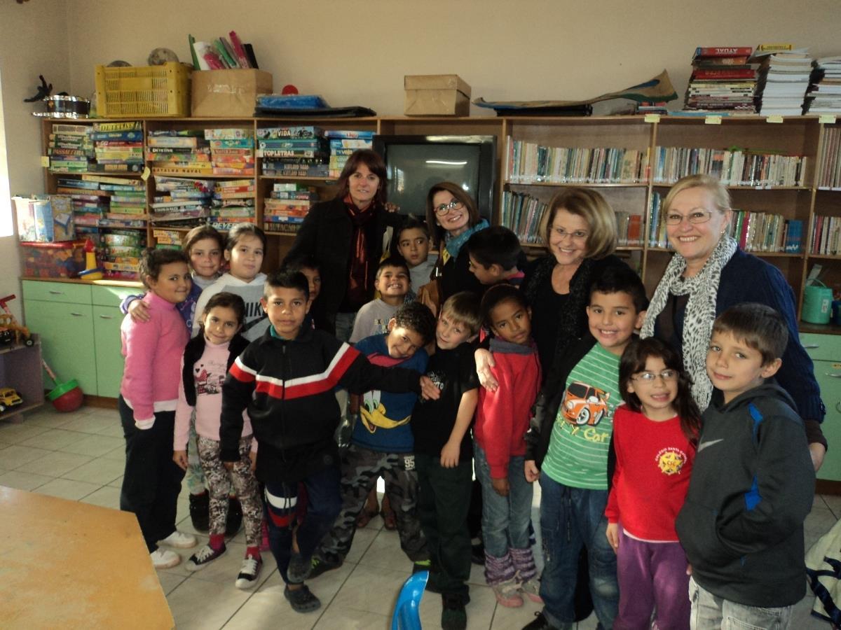 Grupo Ellos realiza a doação de uniformes customizados