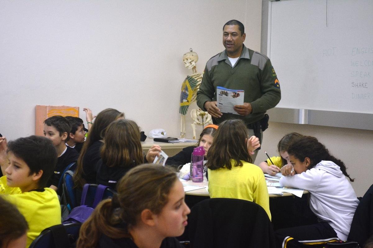 Estudantes da IENH participam de Palestras do PROERD