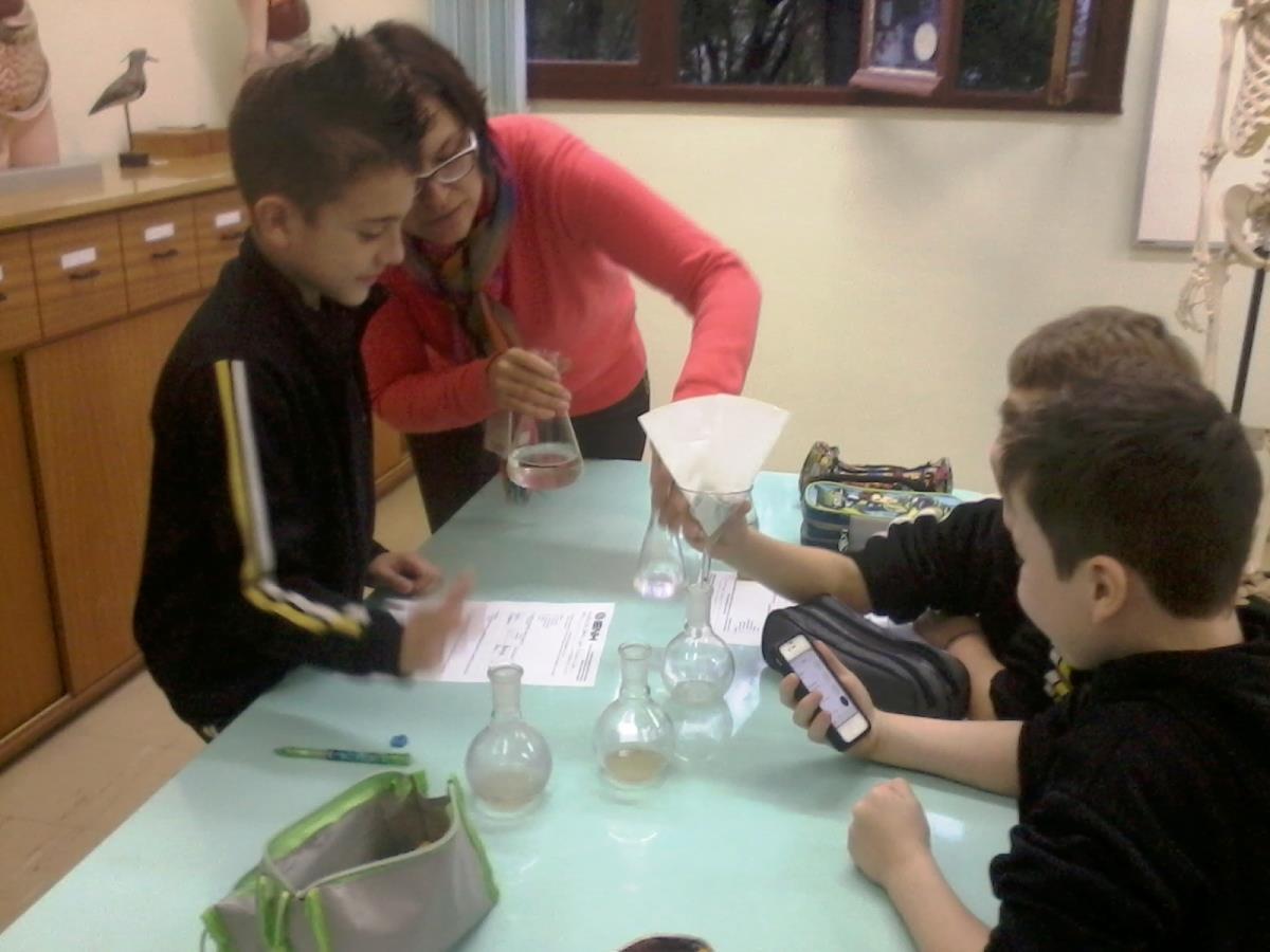 Turma da Unidade Pindorama realiza análises do solo