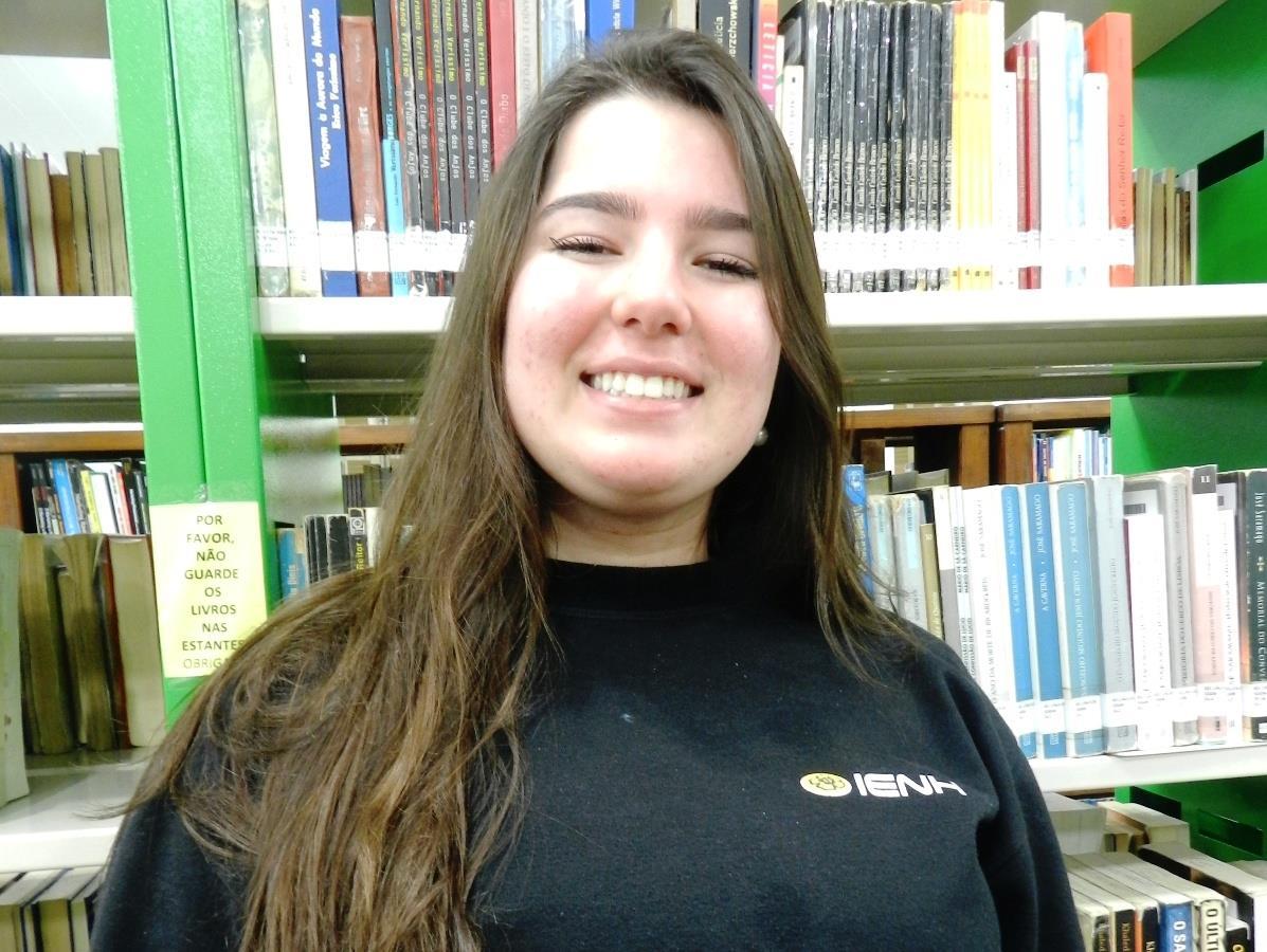 Estudante da Unidade Fundação Evangélica escreve livro