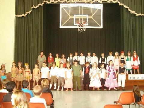 Unidade Pindorama homenageia Novo Hamburgo, idosos e meio ambiente em Hora Cívica