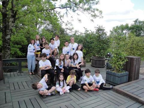 Monitores Ecológicos da Unidade Pindorama visitam empresa de reciclagem