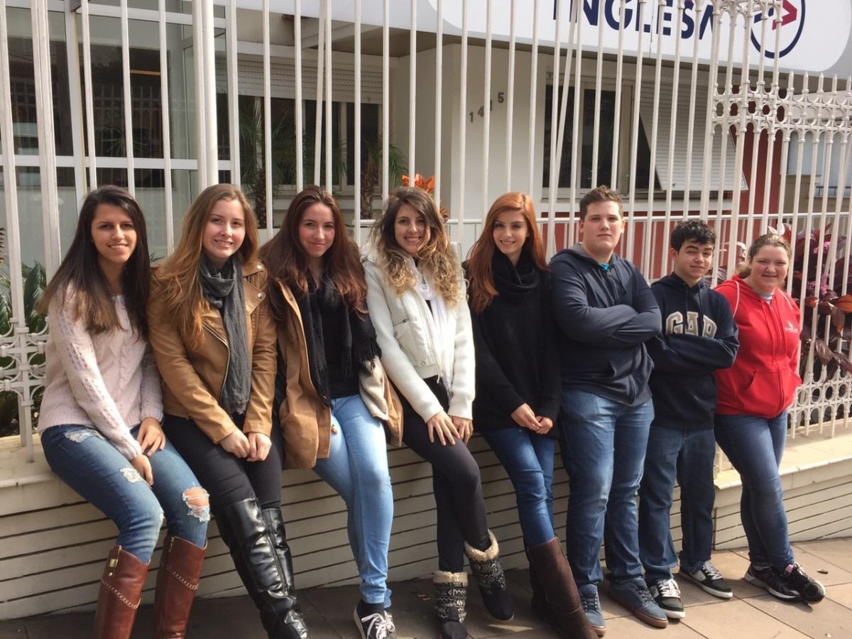 Alunos da IENH realizam prova de Cambridge em Porto Alegre