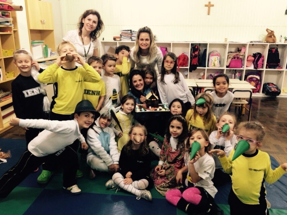 Mães compartilham conhecimento em sala de aula