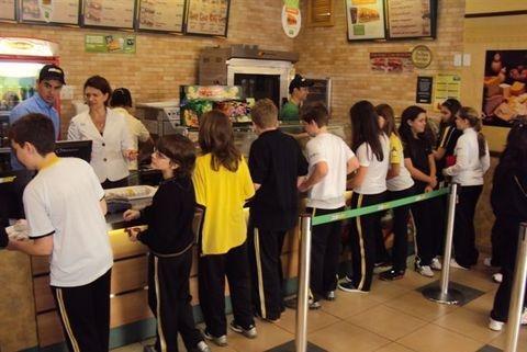 Alunos do Currículo Bilíngue praticam inglês fora da sala de aula