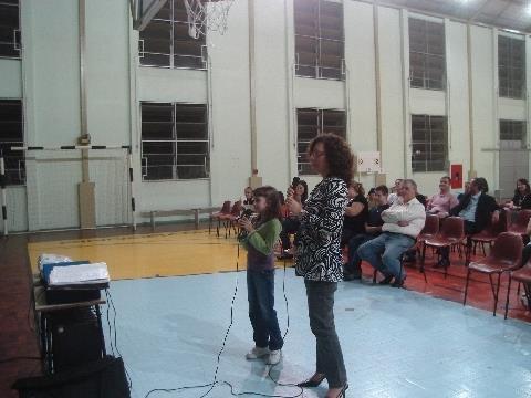 Turmas de 4ªs e 5ªs séries promovem Confraternização com as Famílias