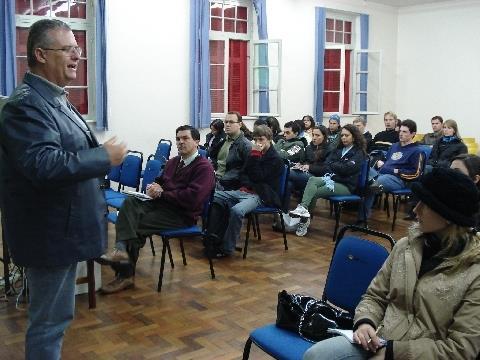 Alunos do Ensino Técnico assistem palestra sobre a relação entre a Índia e o Vale dos Sinos