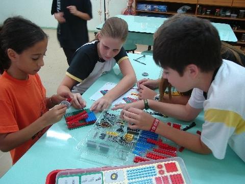 Alunos da Escola de Tempo Integral do Pindorama contam com aulas de Robótica