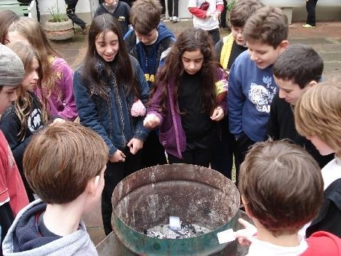 Estudantes participam de Meditação especial