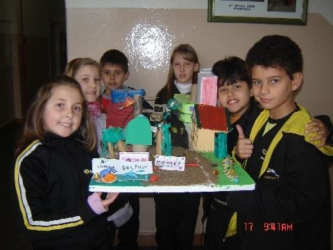 3ª série B produz maquetes sobre animais em aula de Inglês