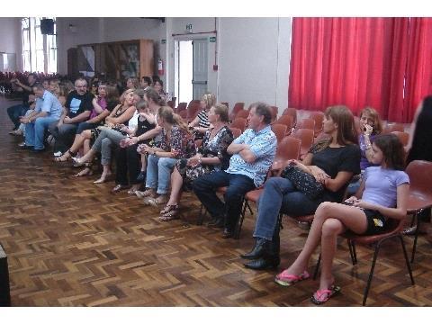 Alunos das 3ªs séries recebem certificados de Cambridge