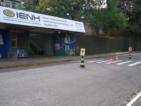 Sinalização traz mais segurança aos estudantes da IENH