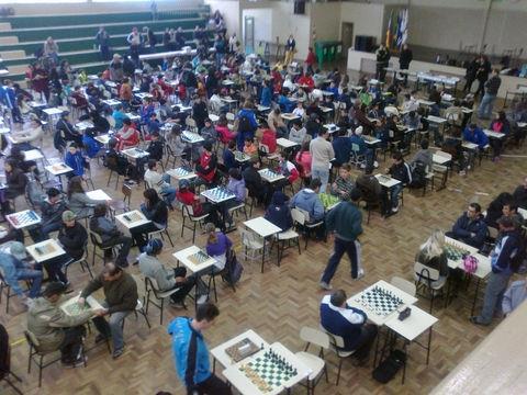 Aluno da IENH é campeão invicto no XVI Torneio Aberto de Xadrez