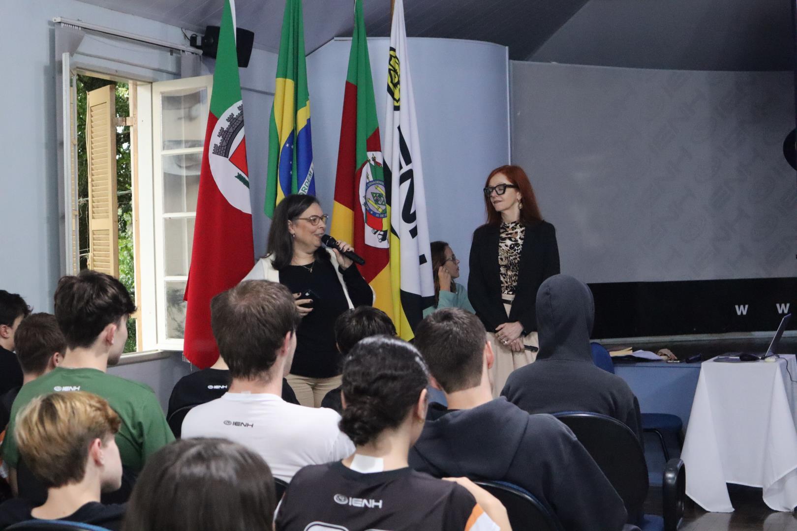 Palestra educativa aborda combate à violência contra a mulher na Unidade Fundação Evangélica