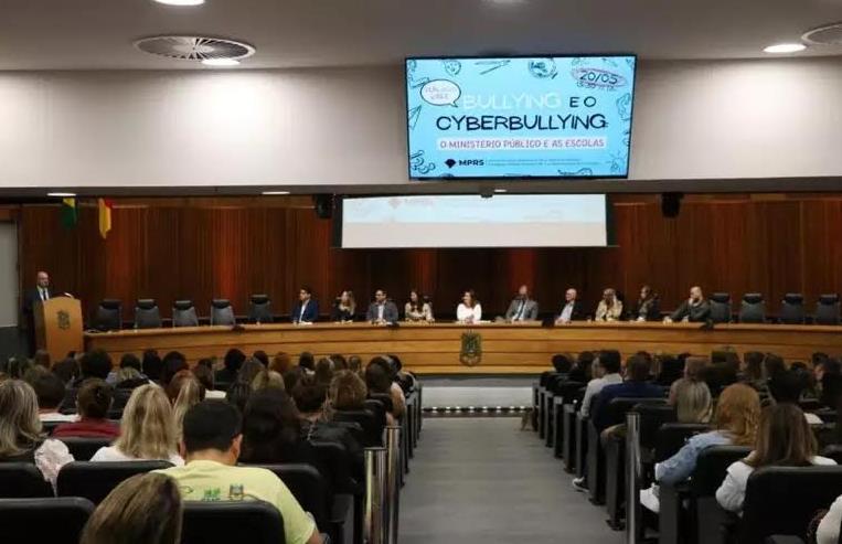 Pastoral Escolar da IENH participa de evento sobre bullying e cyberbullying 