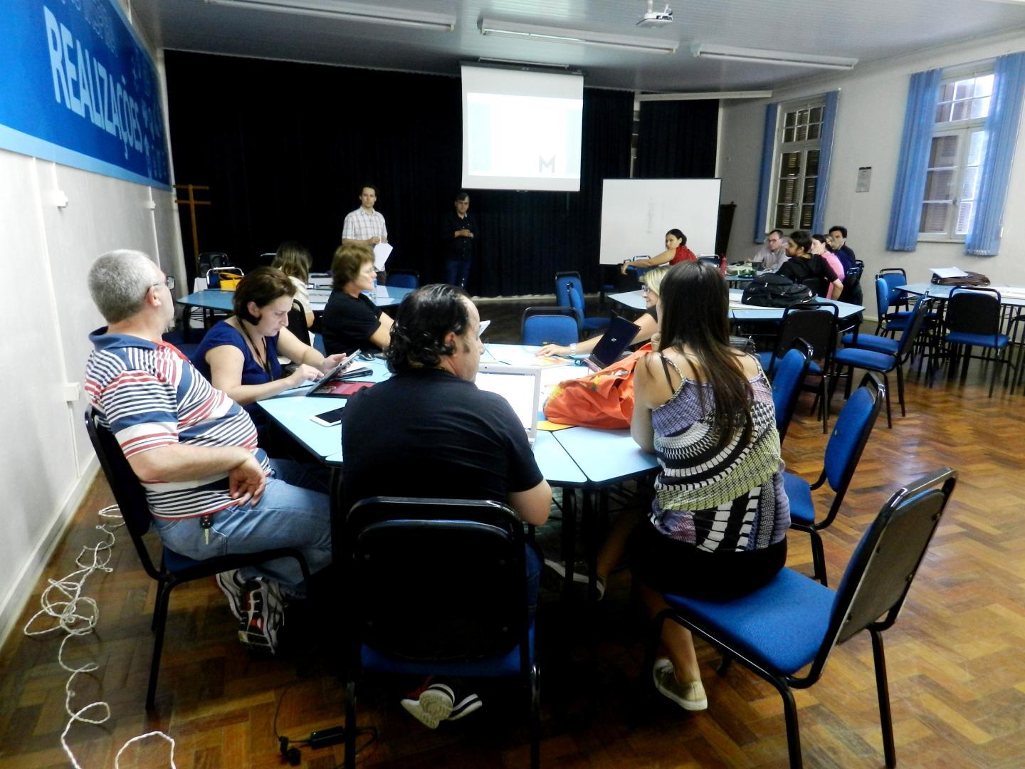 Professores da Fundação Evangélica participam de capacitações nas áreas de inclusão e tecnologia