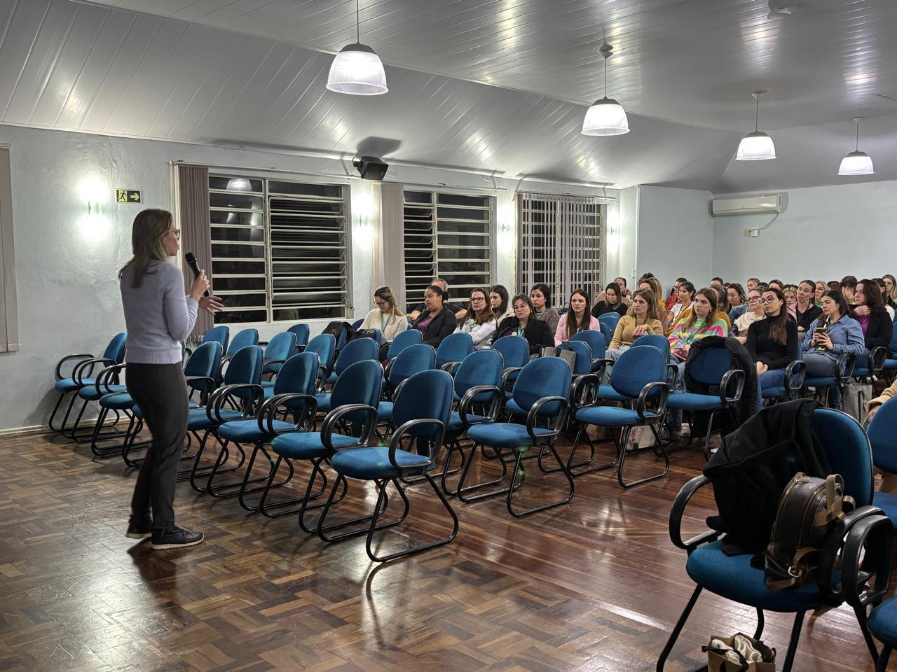 Professores da IENH participam de formação sobre mediação de conflitos 