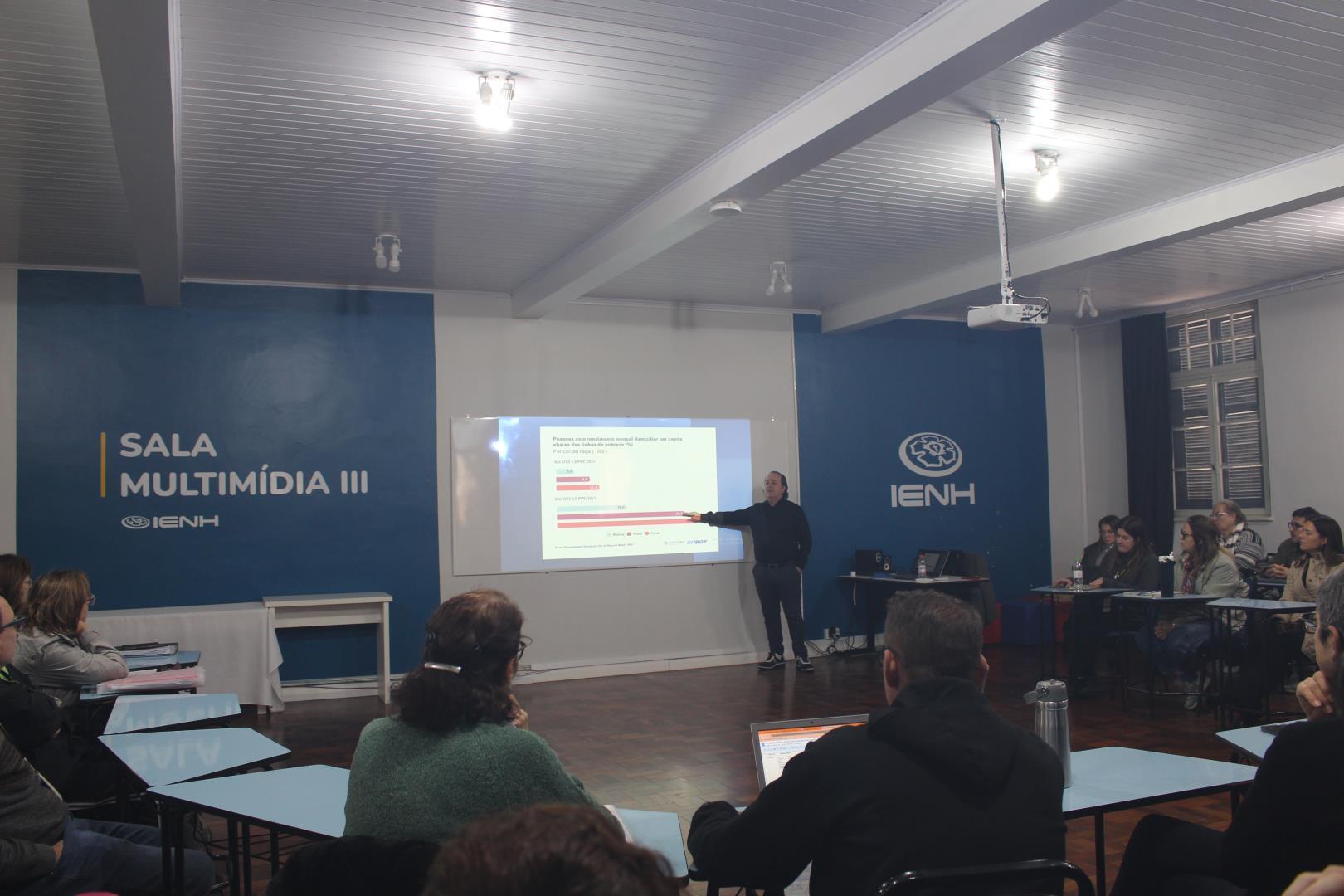 Docentes da Fundação Evangélica participam de palestra sobre bullying, cyberbullying e antirracismo