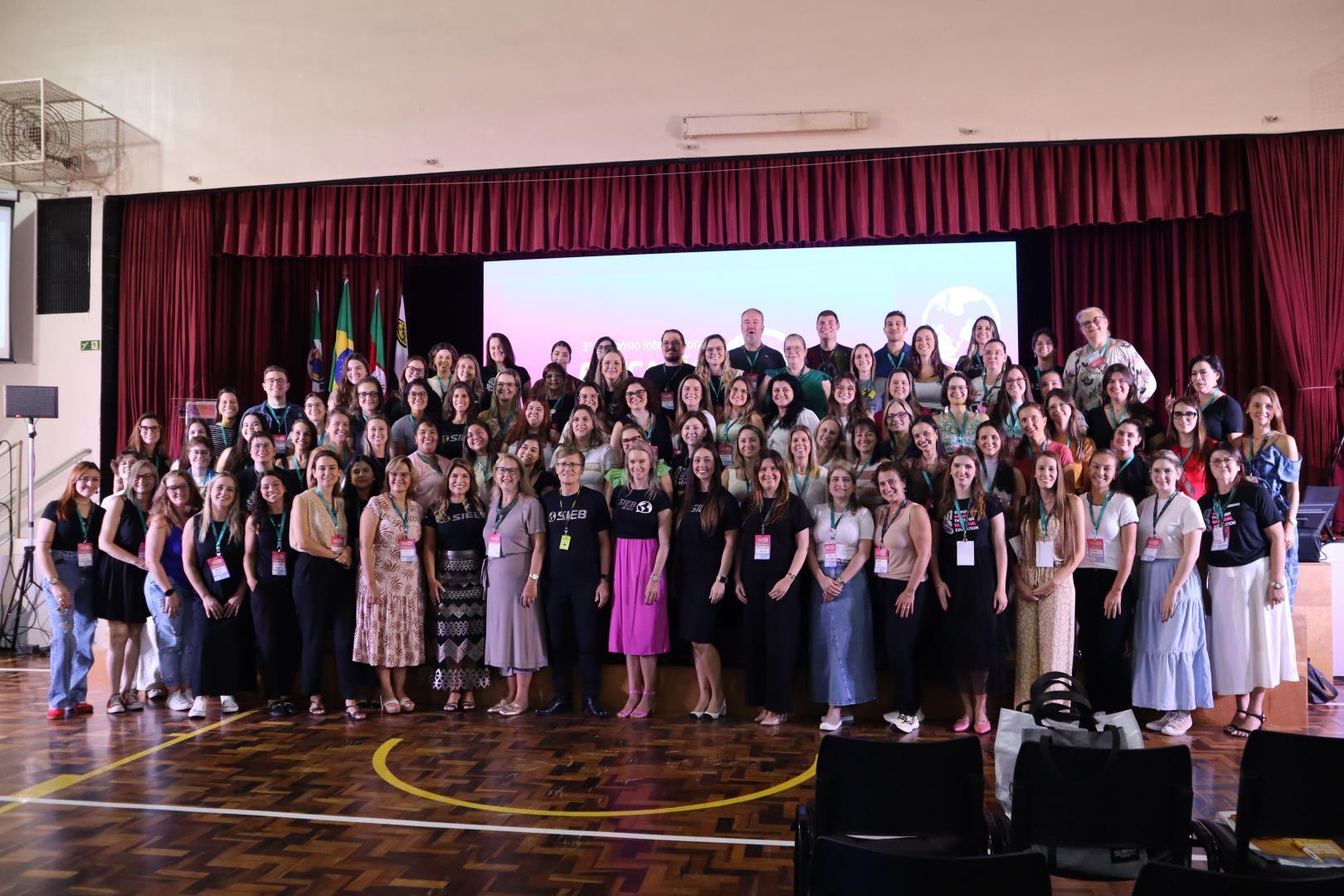 Professores e auxiliares da IENH marcam presença no Simpósio Internacional de Educação Bilíngue
