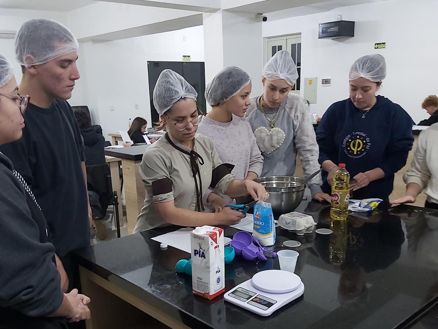 Regra de três e porcentagem são praticadas por meio de aula de culinária