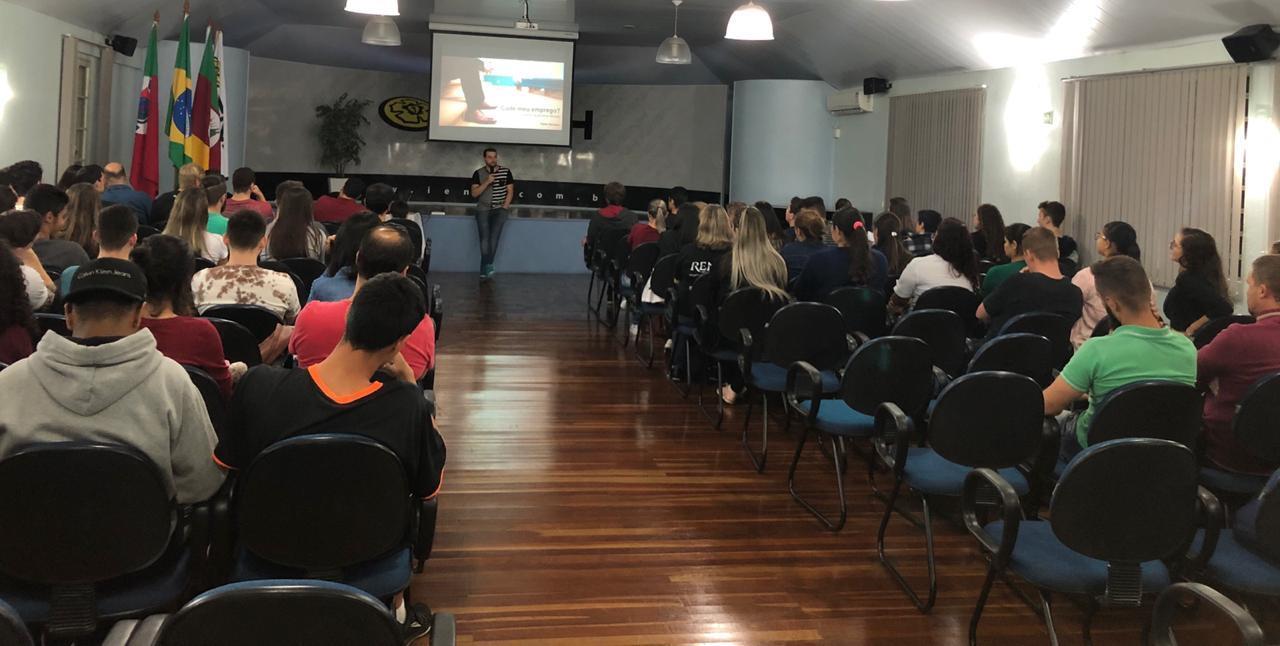 Soft Skills e o futuro do mercado de trabalho são debatidos em palestra na IENH