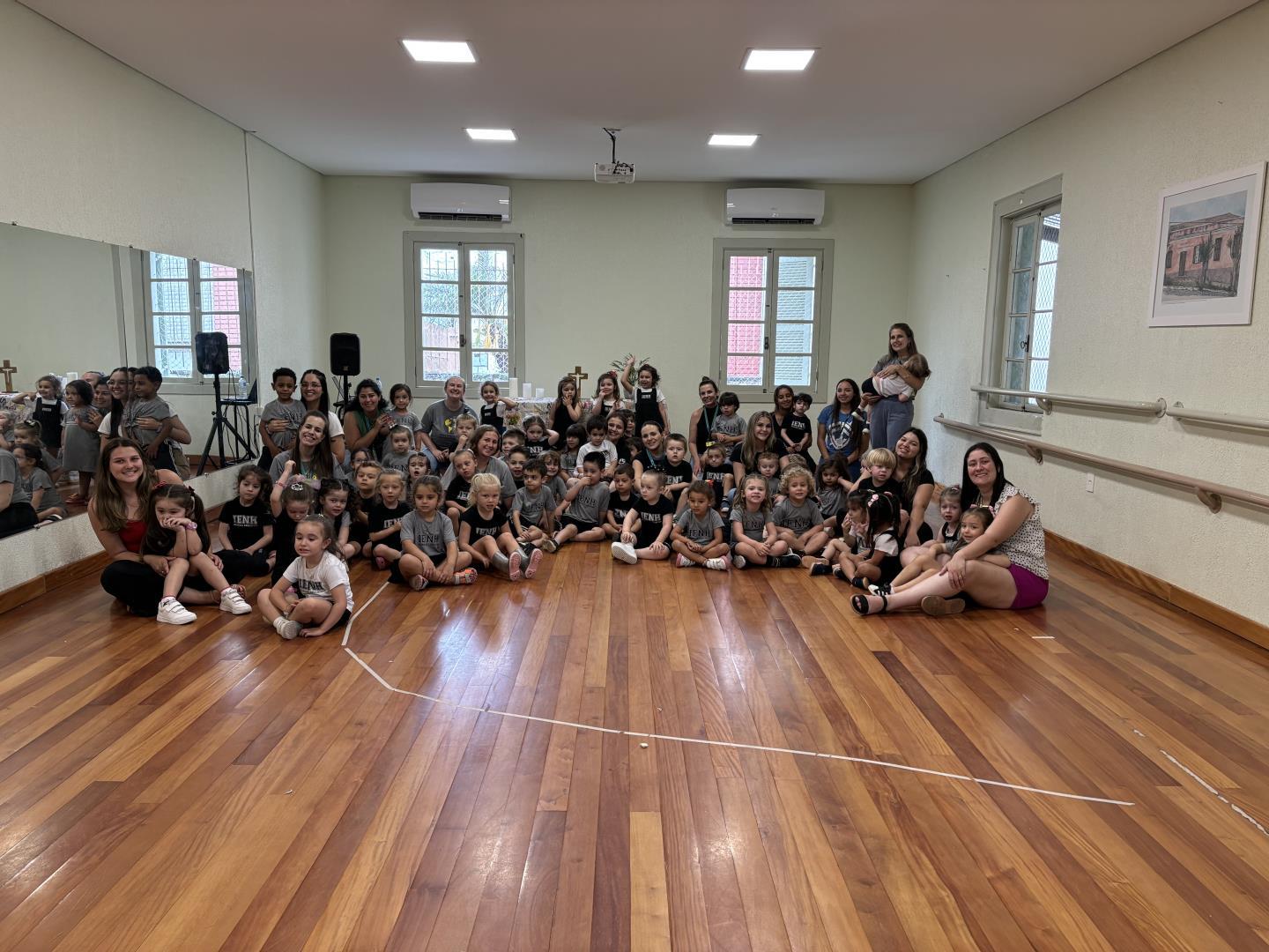 Turma do Nível 2C da Unidade Pindorama celebra o Thanksgiving com emoção e criatividade