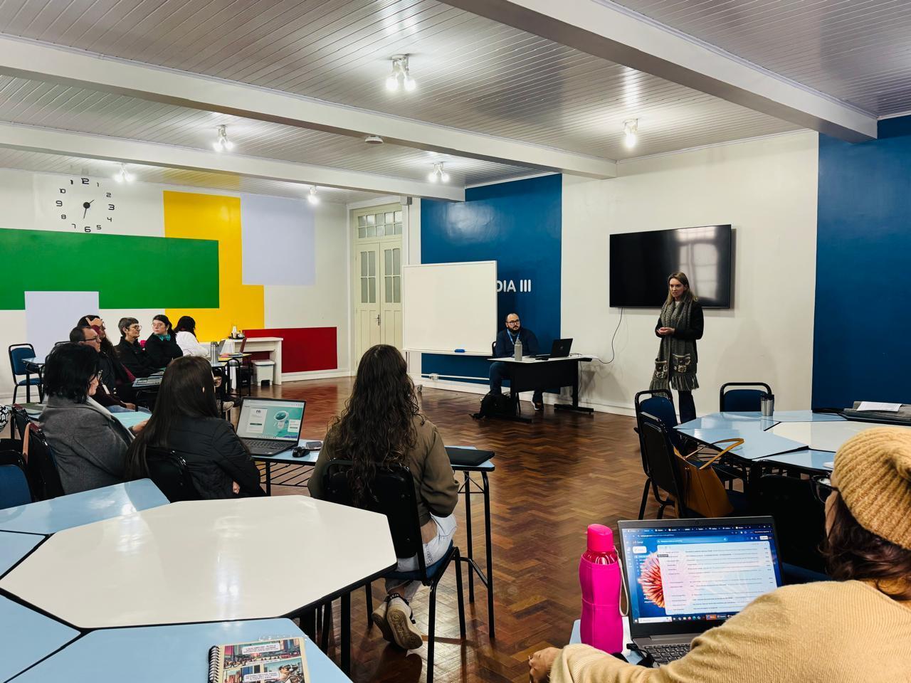 Unidade Fundação Evangélica promove capacitação com foco no ENEM em parceria com a Bernoulli