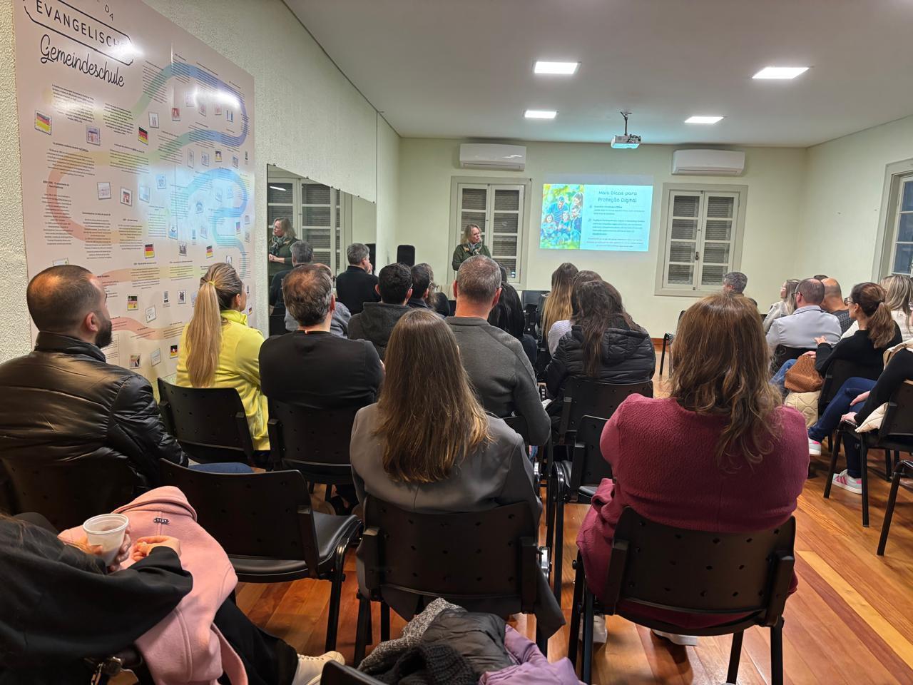 Unidade Pindorama promove palestra sobre os desafios e limites no uso das tecnologias 