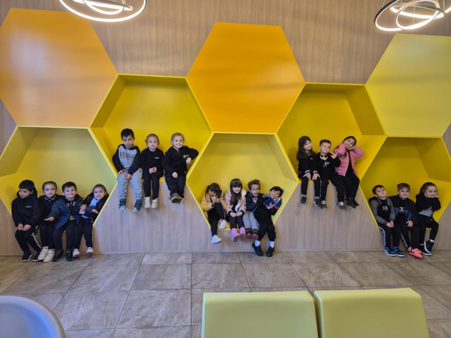 Visita à Fundação Evangélica integra saberes sobre abelhas, meio ambiente e cultura