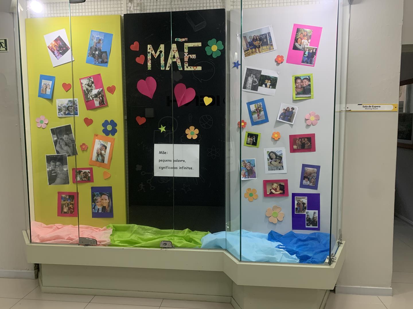 Vitrine da Unidade Fundação Evangélica homenageia mães