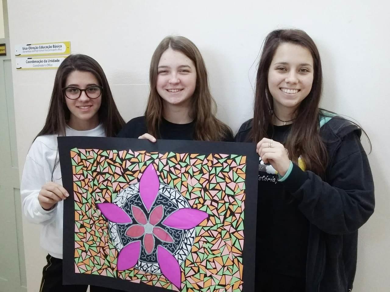 Vitrais e mosaicos no estudo sobre a arte da Idade Média