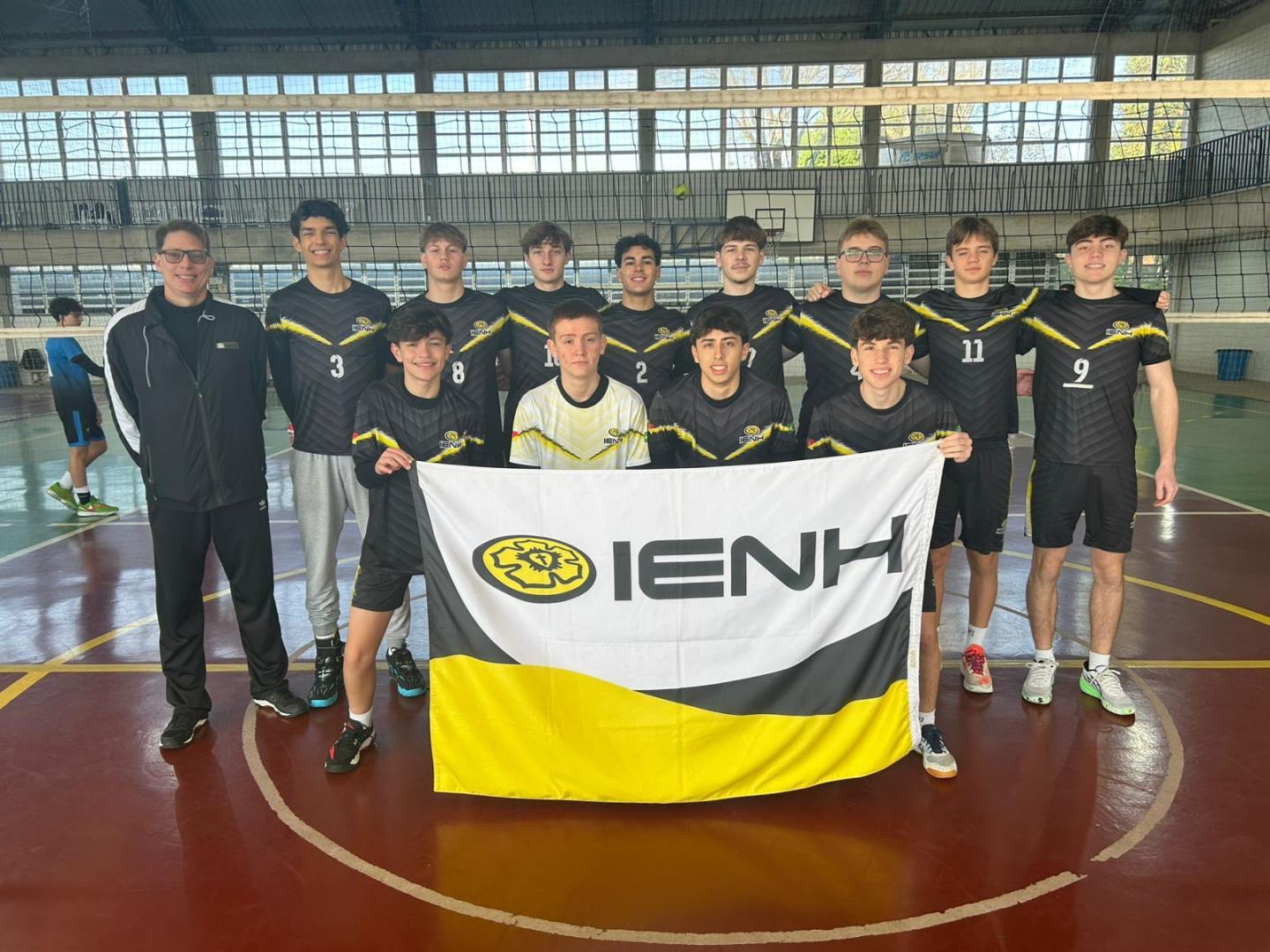Voleibol da IENH se destaca em etapas decisivas do Intercolegial e da ONASE