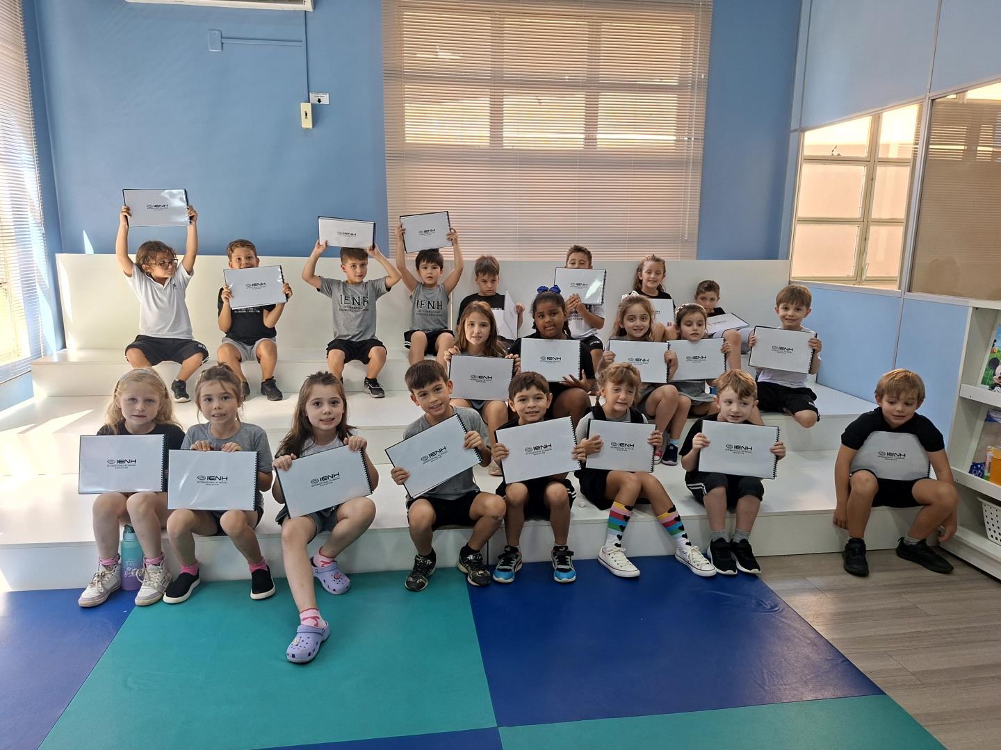 Year 1 da Unidade Pindorama participa de uma Treasure Hunt em busca dos seus cadernos